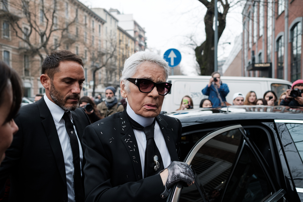 Karl Lagerfeld: Ein Blick auf das Leben und Vermächtnis des legendären Mode-Ikons